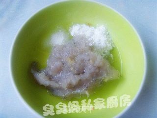 鲜虾饼的做法步骤：2