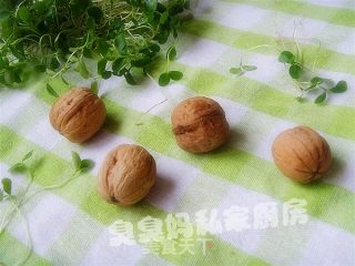 核桃仁拌豆苗的做法步骤：4
