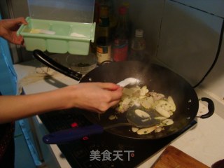 皎白笋小炒肉的做法步骤：2