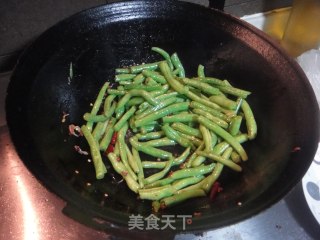 干煸豆角的做法步骤：2