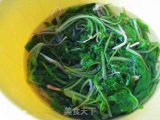 凉拌萝卜缨的做法步骤：2