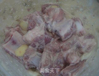 最精简的糖醋排骨的做法步骤：2