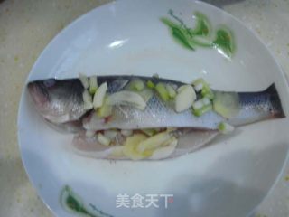 鲈鱼蒸水蛋的做法步骤：3