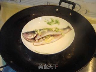 鲈鱼蒸水蛋的做法步骤：3