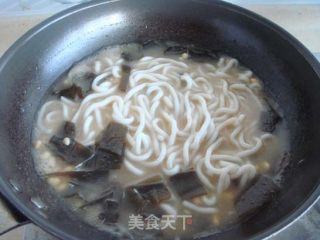 骨汤乌冬面的做法步骤：2