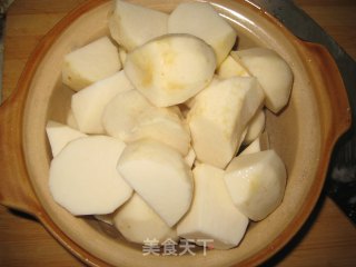 芋儿烧鸡的做法步骤：2