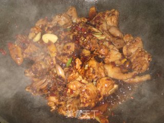 芋儿烧鸡的做法步骤：2