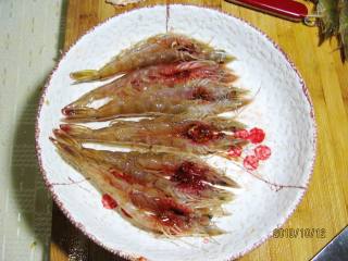 蒜蓉开片虾的做法步骤：2