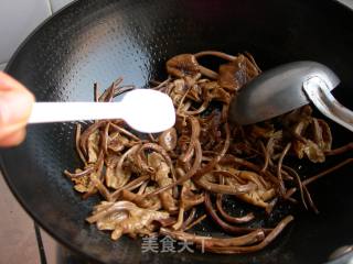 茶树菇烧木耳的做法步骤：2