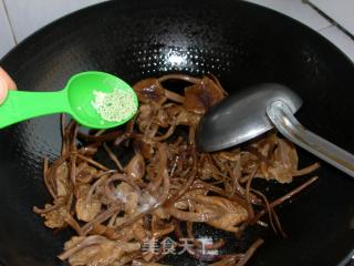 茶树菇烧木耳的做法步骤：2
