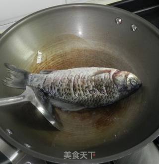 葱烧鱼的做法步骤：2