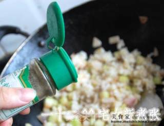 洋葱鸡丁芝士炒饭的做法步骤：6