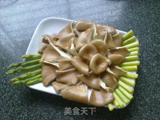 清蒸芦笋猪肚菇（洋葱香）的做法步骤：5