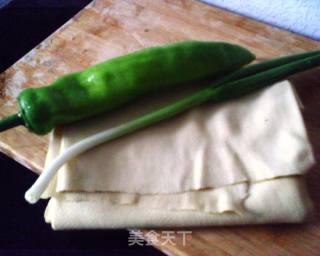 尖椒干豆腐的做法步骤：2