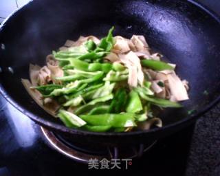 尖椒干豆腐的做法步骤：2