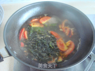 番茄鸡蛋海藻面的做法步骤：2