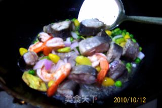 《金钩银杏钓东鲨》家宴红烧类海鲜菜肴的做法步骤：8