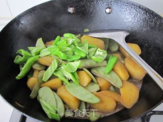 扁豆烧山芋的做法步骤：2