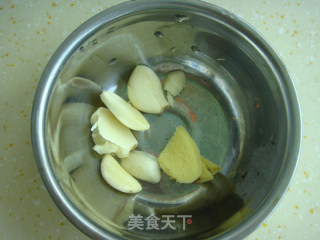 三文鱼骨奶酪汤的做法步骤：3