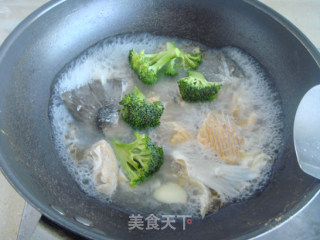 三文鱼骨奶酪汤的做法步骤：3