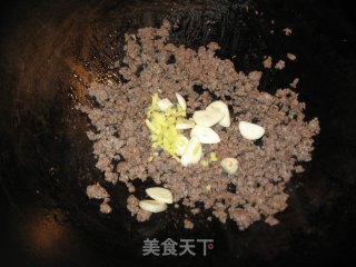 肉末烧茄子的做法步骤：2