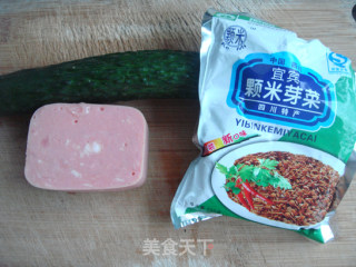 芽菜炒黄瓜火腿的做法步骤：3