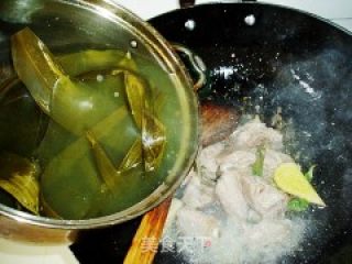棕香排骨的做法步骤：2