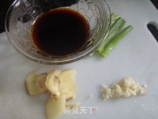 吃海鲜还是用简单的方法最好--白灼鱿鱼的做法步骤：3