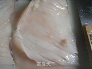 吃海鲜还是用简单的方法最好--白灼鱿鱼的做法步骤：3