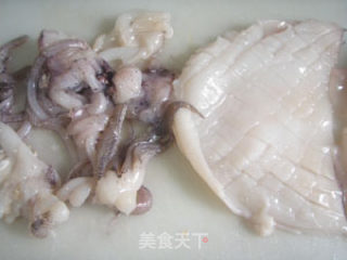 吃海鲜还是用简单的方法最好--白灼鱿鱼的做法步骤：3