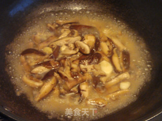 香菇炒黄瓜片的做法步骤：3