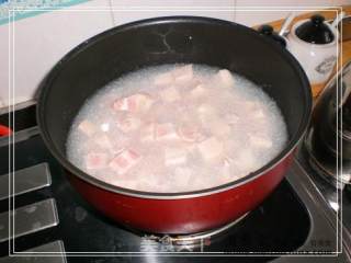 板栗干豆角焖五花肉的做法步骤：4