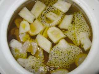 竹荪土鸡汤的做法步骤：2