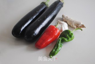 【鱼香茄子】——如何炸茄子少吸油的做法步骤：2
