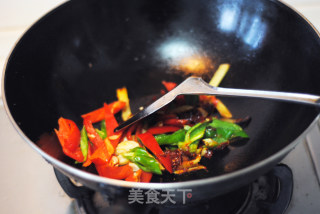 【鱼香茄子】——如何炸茄子少吸油的做法步骤：2