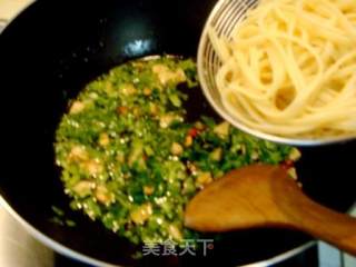 蒜香意大利面的做法步骤：3