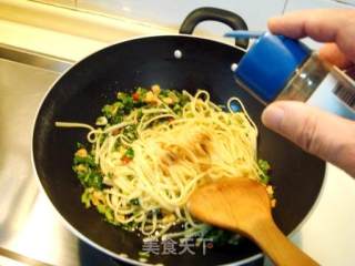 蒜香意大利面的做法步骤：3
