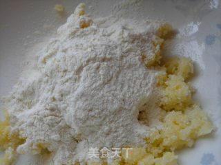 平底锅出品的西点---香脆蛋卷的做法步骤：2