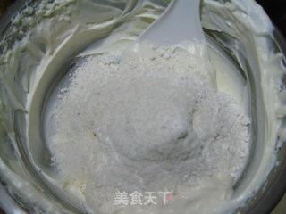 奶香蛋白椰蓉球的做法步骤：4