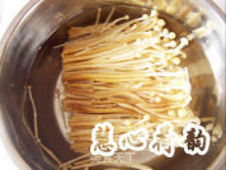 【凉菜】五蔬拌金针菇的做法步骤：2