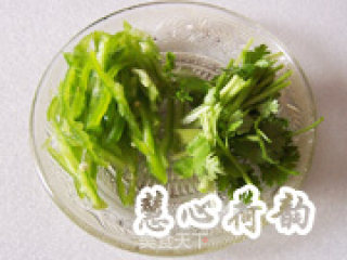 【凉菜】五蔬拌金针菇的做法步骤：2