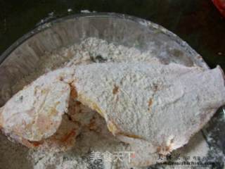 家常菜肴@@煎炸金风鱼的做法步骤：2