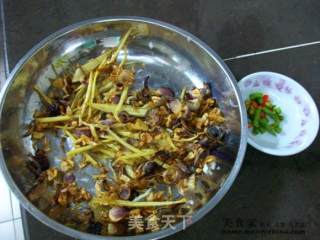 家常菜肴@@煎炸金风鱼的做法步骤：2