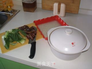 腊味煲仔饭的做法步骤：2