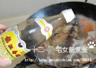 奶白色的鱼汤的做法步骤：4