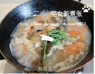 奶白色的鱼汤的做法步骤：4