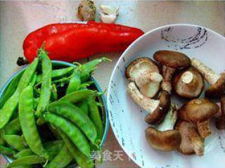 香菇荷兰豆的做法步骤：2