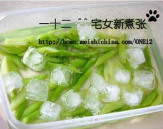 芦笋培根蘑菇意面的做法步骤：4