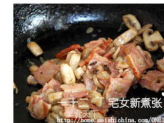 芦笋培根蘑菇意面的做法步骤：4
