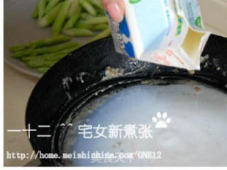 芦笋培根蘑菇意面的做法步骤：4